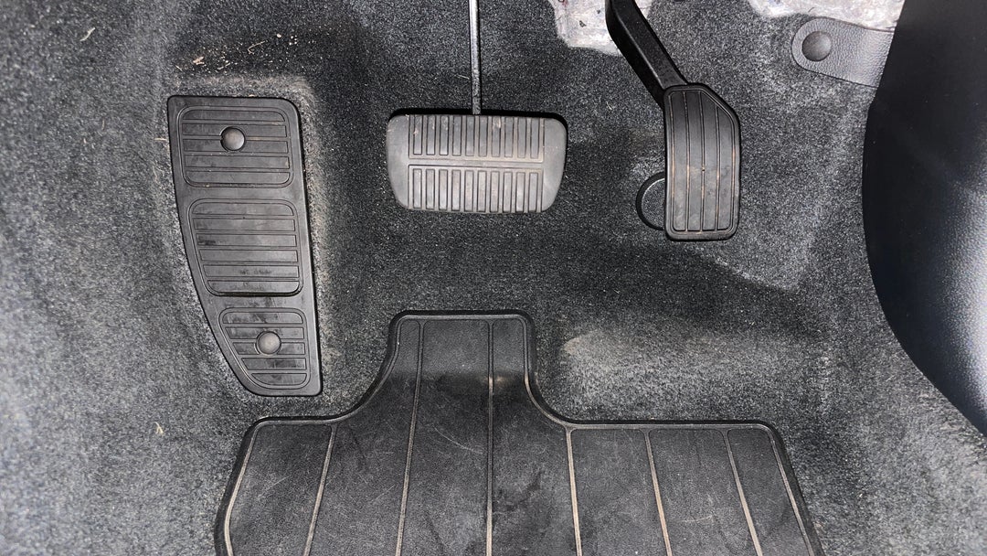 2024 Subaru Forester 2.5i (AWD), Automatic, 43871 km, Pedals and Footmat