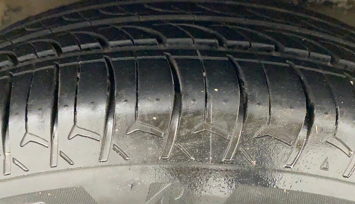 2018 Maruti Celerio ZXI, CNG, Manual, 84,043 km, Right Front Tyre Tread