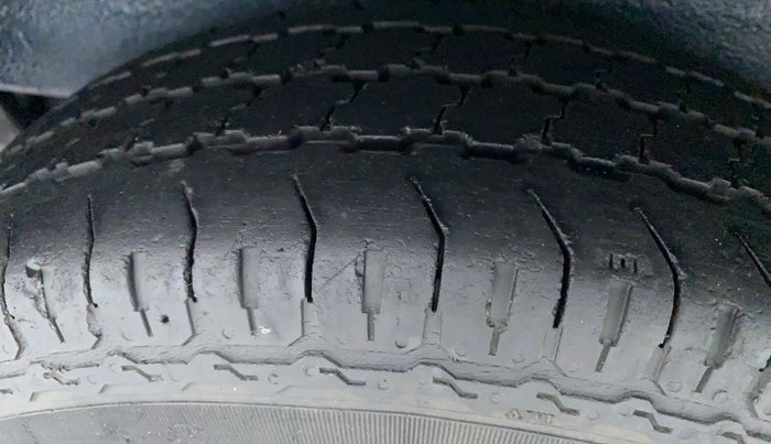2017 Maruti OMNI E 8 STR, Petrol, Manual, 33,542 km, Right Rear Tyre Tread