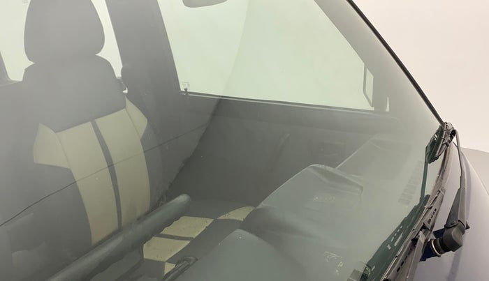 2017 Maruti OMNI E 8 STR, Petrol, Manual, 33,542 km, Front windshield - Minor spot on windshield