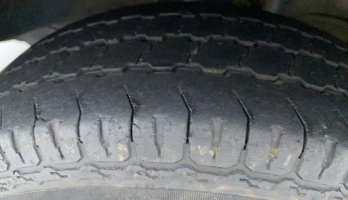2017 Maruti OMNI E 8 STR, Petrol, Manual, 33,542 km, Left Front Tyre Tread