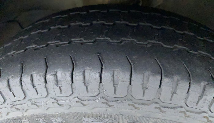 2017 Maruti OMNI E 8 STR, Petrol, Manual, 33,542 km, Right Front Tyre Tread
