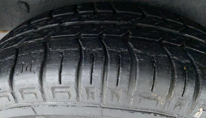 2017 Maruti OMNI E 8 STR, Petrol, Manual, 33,542 km, Left Rear Tyre Tread
