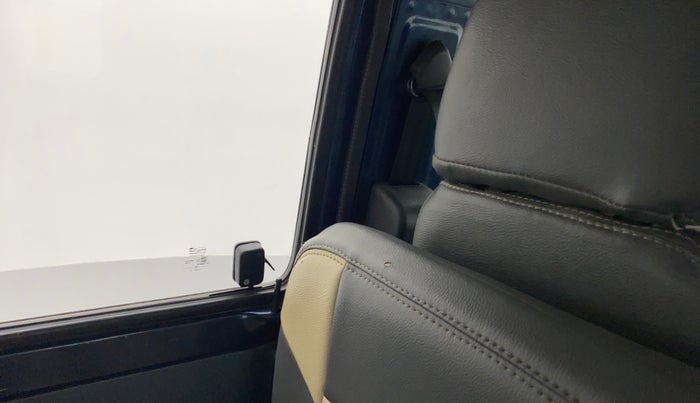 2017 Maruti OMNI E 8 STR, Petrol, Manual, 33,542 km, Second-row left seat - Seat Belt Missing