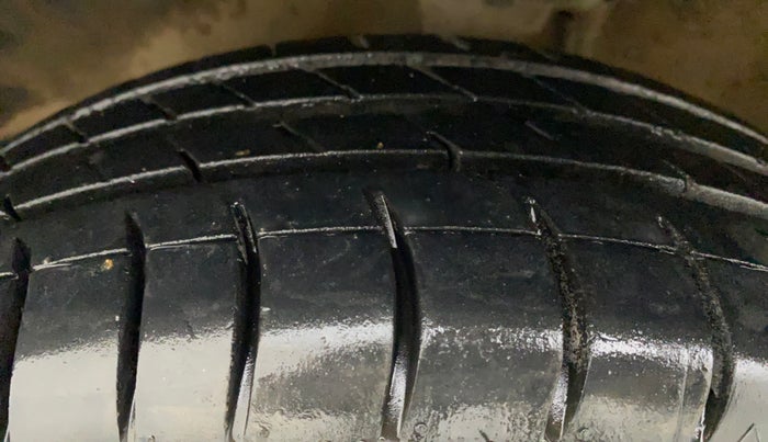 2019 Maruti Alto K10 LXI CNG (AIRBAG), CNG, Manual, 54,914 km, Left Front Tyre Tread