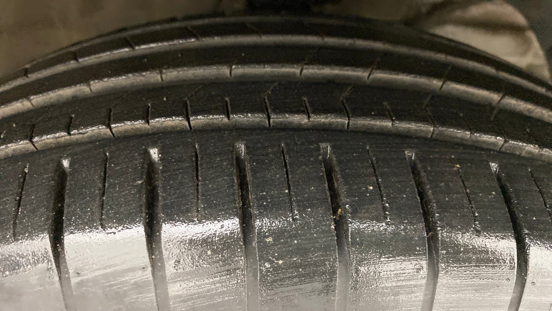 Right Front Tyre Tread