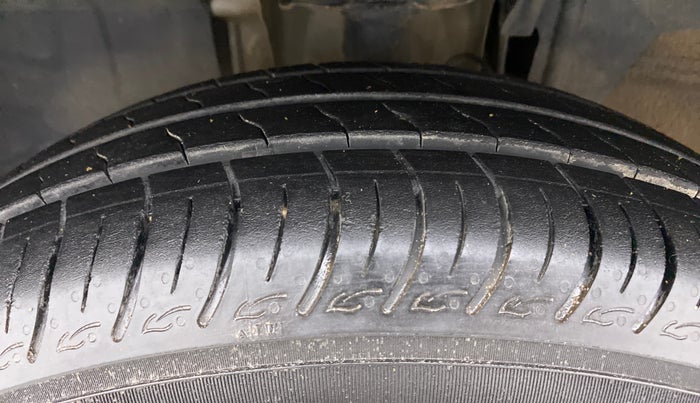 2019 Renault TRIBER RXZ, Petrol, Manual, 67,687 km, Left Front Tyre Tread