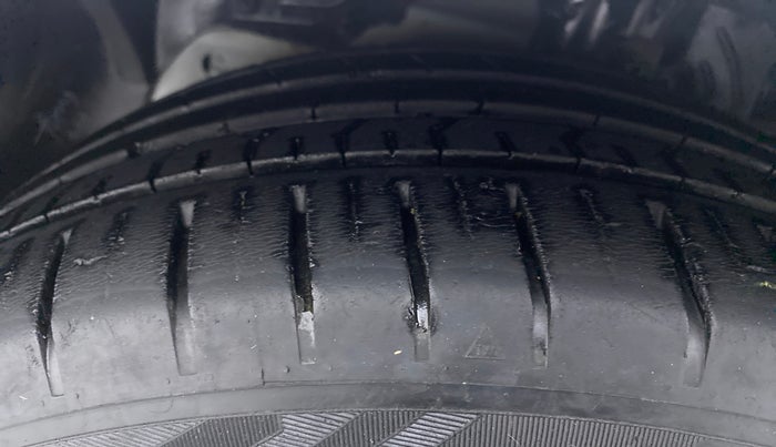 2019 Ford New Figo 1.2 TITANIUM BLU, Petrol, Manual, 38,060 km, Left Front Tyre Tread
