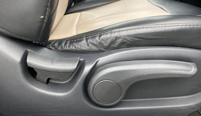 2016 Hyundai Elite i20 ASTA 1.2, Petrol, Manual, 46,863 km, Driver Side Adjustment Panel