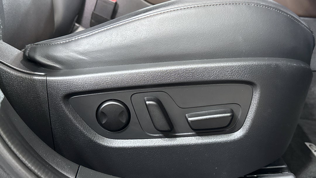 2024 Mazda CX-30 G20 Touring (FWD), Automatic, 17400 km, Drivers Side Adjustment Panel