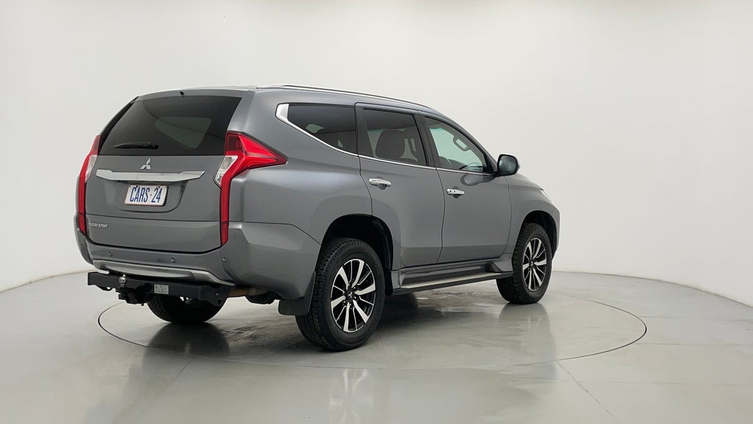 Right Back Diagonal (45- Degree) View