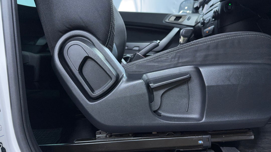 2020 Ford Ranger Xlt 3.2 (4x4), Automatic, 75543 km, Drivers Side Adjustment Panel