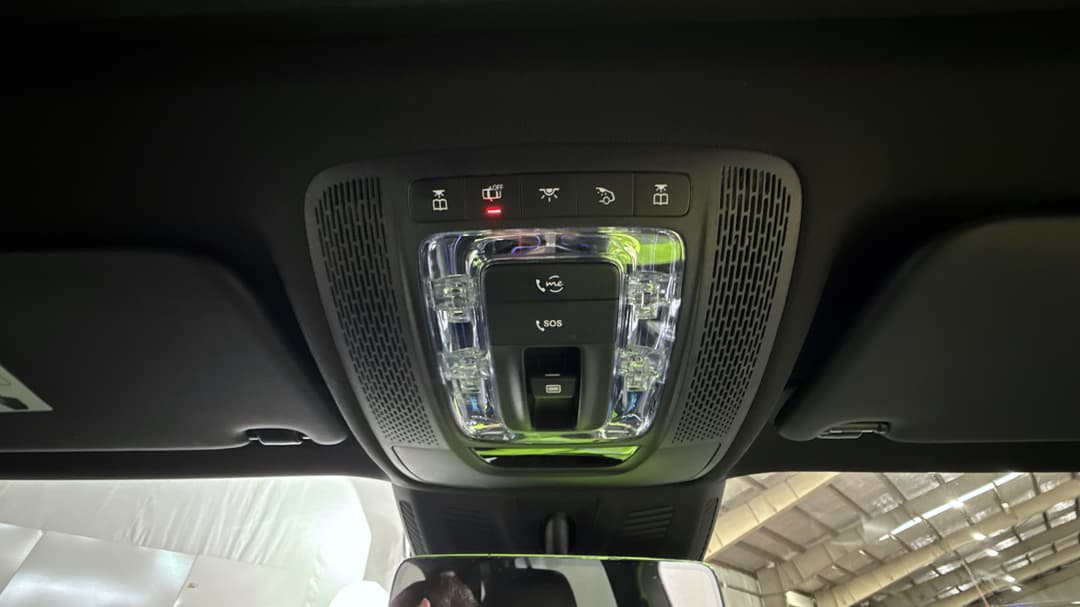 On-Roof Controls/Sunglass holder