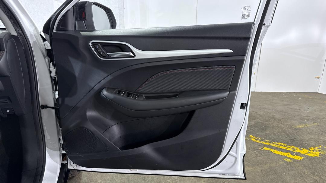 2021 MG Zst Essence, Automatic, 33251 km, Speaker View