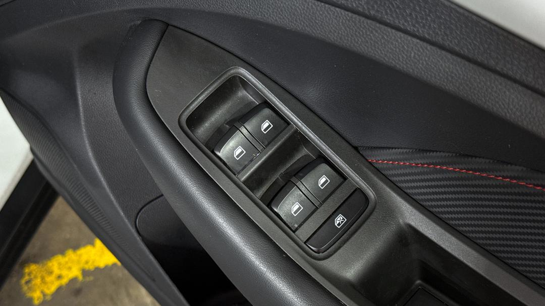 2021 MG Zst Essence, Automatic, 33251 km, Drivers Side Door Panel Controls