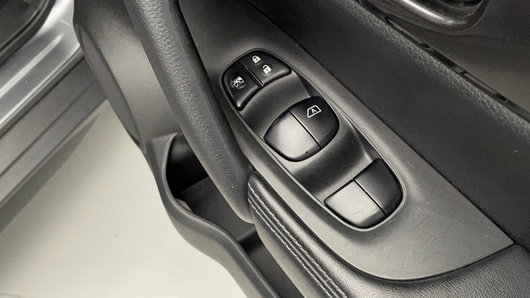 2020 Nissan X-trail St-l (4wd) (5yr), Automatic, 50232 km, Drivers Side Door Panel Controls