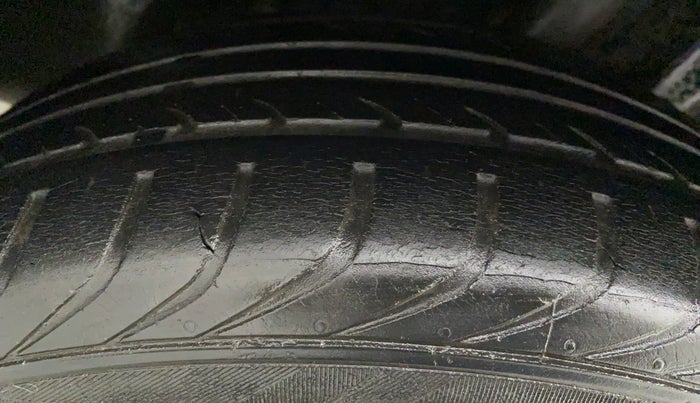 2014 Volkswagen Polo GT TSI 1.2 PETROL AT, Petrol, Automatic, 42,479 km, Right Rear Tyre Tread