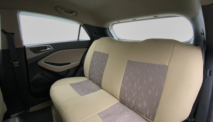 2014 Hyundai Elite i20 MAGNA 1.4 CRDI, Diesel, Manual, 82,697 km, Right Side Door Cabin View
