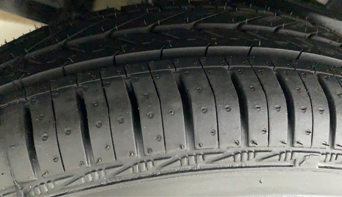 2019 Maruti Dzire VXI, Petrol, Manual, 32,436 km, Right Rear Tyre Tread