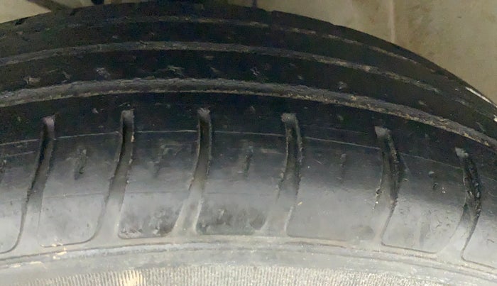 2019 Maruti Dzire VXI, Petrol, Manual, 32,436 km, Left Front Tyre Tread