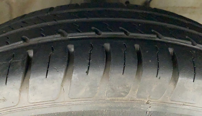 2019 Maruti Dzire VXI, Petrol, Manual, 32,436 km, Right Front Tyre Tread