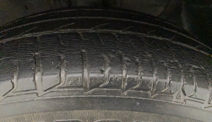 2015 Hyundai Elite i20 MAGNA 1.2, Petrol, Manual, 25,459 km, Left Rear Tyre Tread