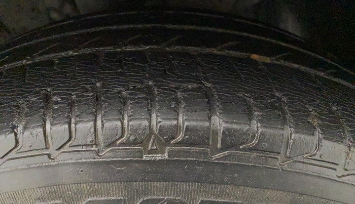 2015 Hyundai Elite i20 MAGNA 1.2, Petrol, Manual, 25,459 km, Left Front Tyre Tread
