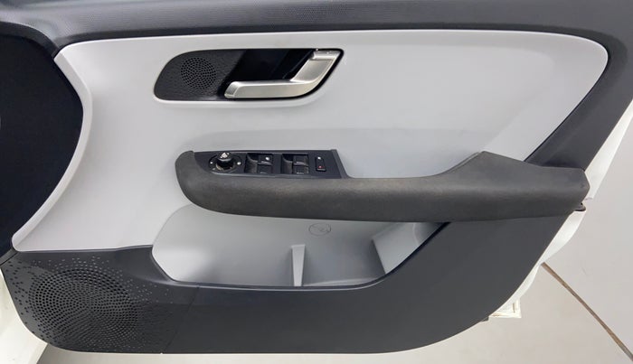 2020 Tata ALTROZ XZ 1.2, Petrol, Manual, 13,557 km, Driver Side Door Panels Control