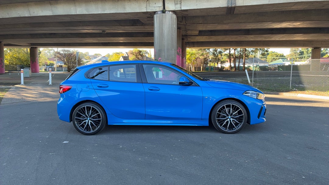 2020 BMW 1 18i M Sport, Automatic, 30322 km, Right Side View