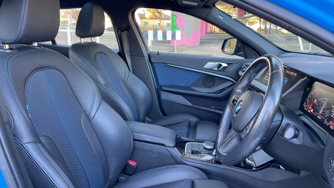 2020 BMW 1 18i M Sport, Automatic, 30322 km, Right Side Front Door Cabin View