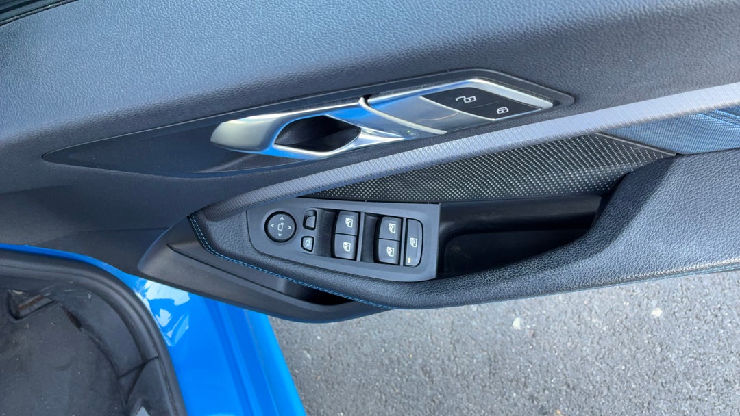 2020 BMW 1 18i M Sport, Automatic, 30322 km, Drivers Side Door Panel Controls