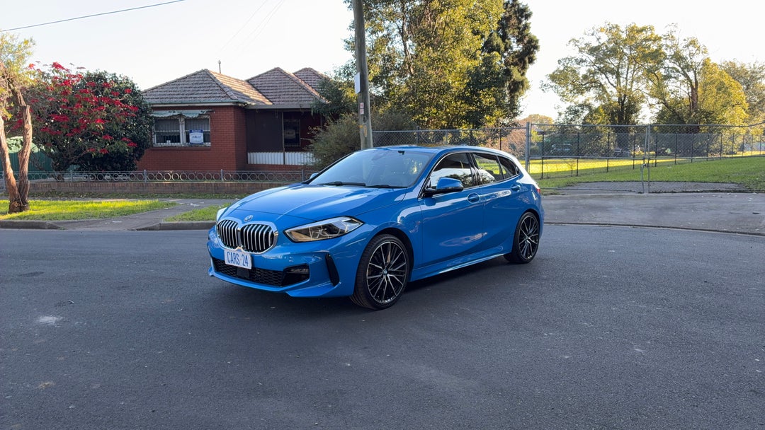 2020 BMW 1 18i M Sport, Automatic, 30322 km, Left Front Diagonal (45- Degree) View