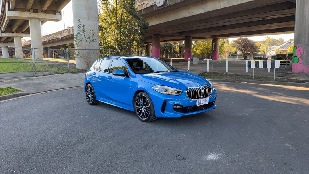 2020 BMW 1 18i M Sport, Automatic, 30322 km, Right Front Diagonal (45- Degree) View