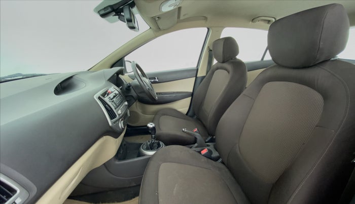 2013 Hyundai i20 SPORTZ 1.4 CRDI, Diesel, Manual, 88,896 km, Right Side Front Door Cabin