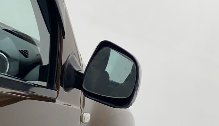 2013 Renault Duster 85 PS RXL, Diesel, Manual, 66,084 km, Right rear-view mirror - Cover has minor damage