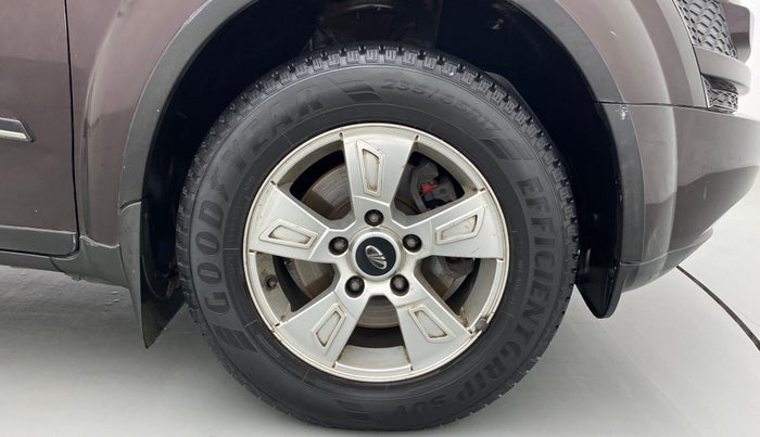 2014 Mahindra XUV500 W8, Diesel, Manual, 1,06,266 km, Right Front Wheel