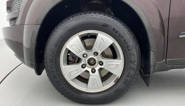 2014 Mahindra XUV500 W8, Diesel, Manual, 1,06,266 km, Left Front Wheel