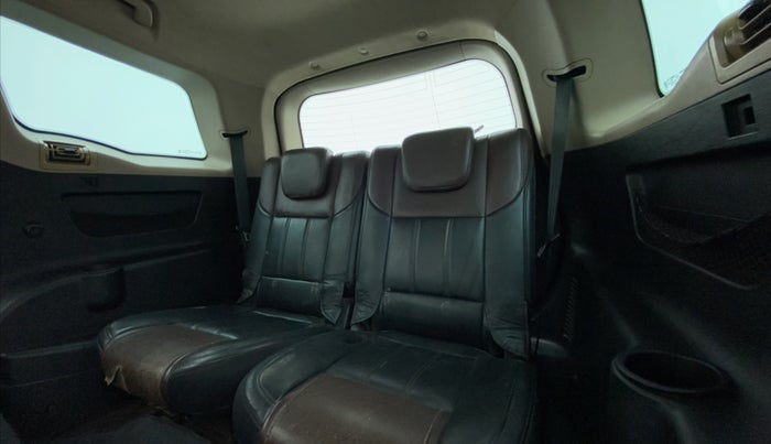 2014 Mahindra XUV500 W8, Diesel, Manual, 1,06,266 km, Third Seat Row ( optional )