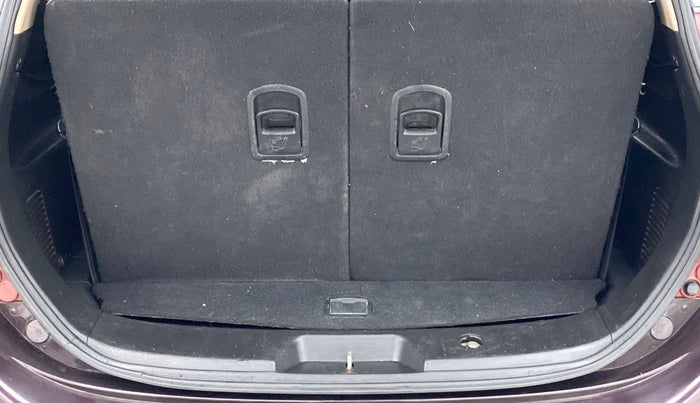 2014 Mahindra XUV500 W8, Diesel, Manual, 1,06,266 km, Boot Inside