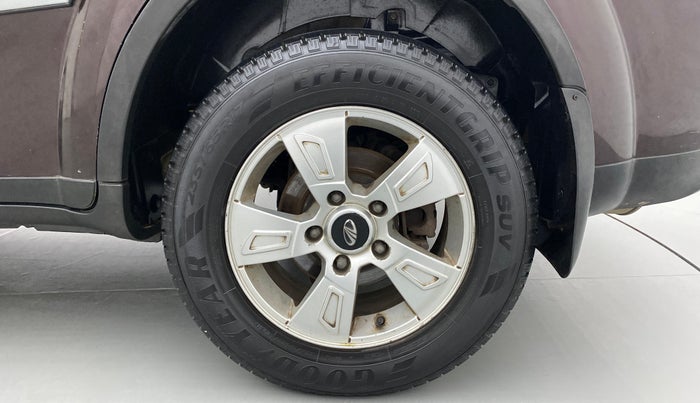 2014 Mahindra XUV500 W8, Diesel, Manual, 1,06,266 km, Left Rear Wheel