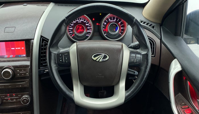 2014 Mahindra XUV500 W8, Diesel, Manual, 1,06,266 km, Steering Wheel Close Up