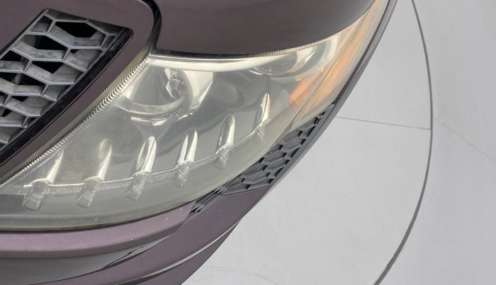2014 Mahindra XUV500 W8, Diesel, Manual, 1,06,266 km, Left headlight - Faded