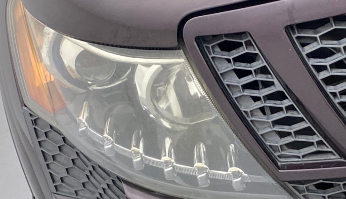 2014 Mahindra XUV500 W8, Diesel, Manual, 1,06,266 km, Right headlight - Faded