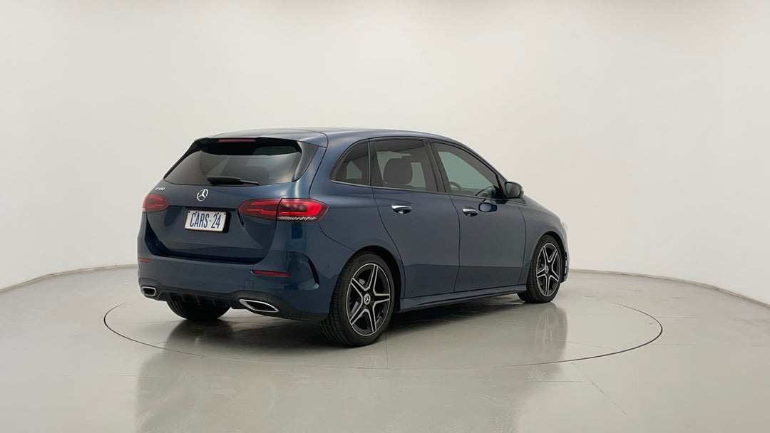 Right Back Diagonal (45- Degree) View