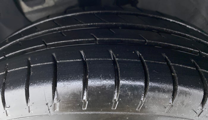 2014 Hyundai Elite i20 SPORTZ 1.2, Petrol, Manual, 61,665 km, Left Front Tyre Tread