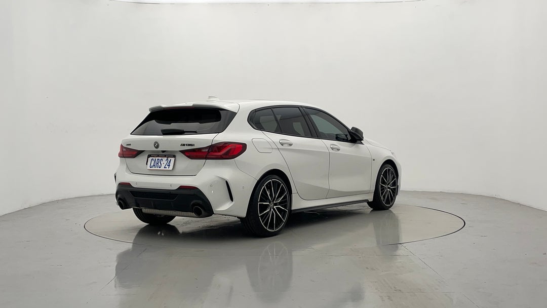 Right Back Diagonal (45- Degree) View