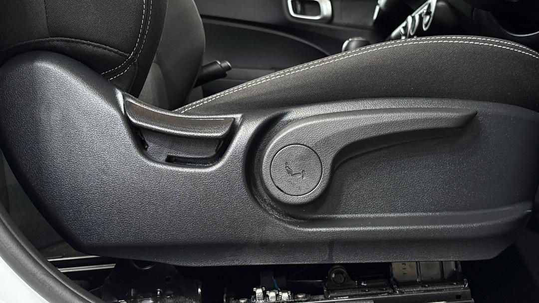 2025 Hyundai Venue Venue, Automatic, 26493 km, Drivers Side Adjustment Panel
