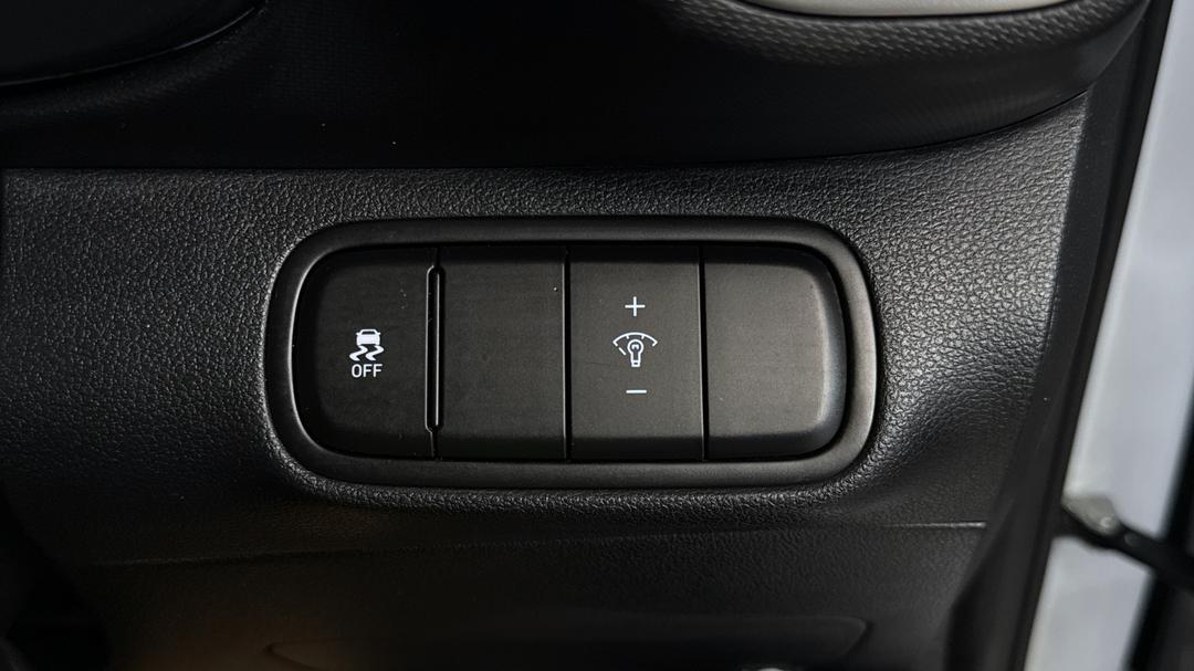 2025 Hyundai Venue Venue, Automatic, 26493 km, Utility Switches/Buttons