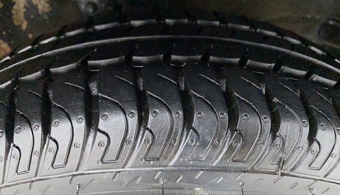 2017 Maruti Wagon R 1.0 VXI, Petrol, Manual, 25,082 km, Right Front Tyre Tread