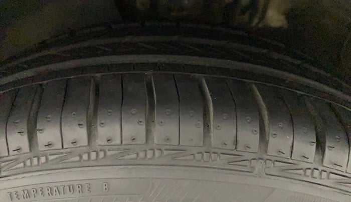 2017 Skoda Rapid AMBITION 1.5 TDI, Diesel, Manual, 1,23,383 km, Left Front Tyre Tread